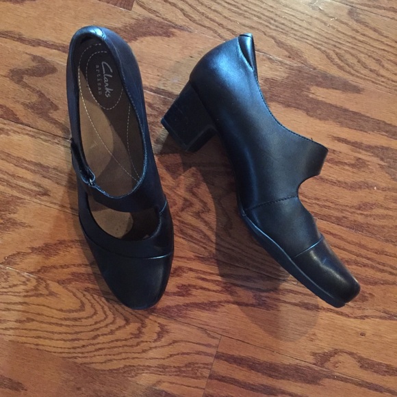 Clarks Shoes - Clarks black leather maryjane Roslyn 10 Velcro